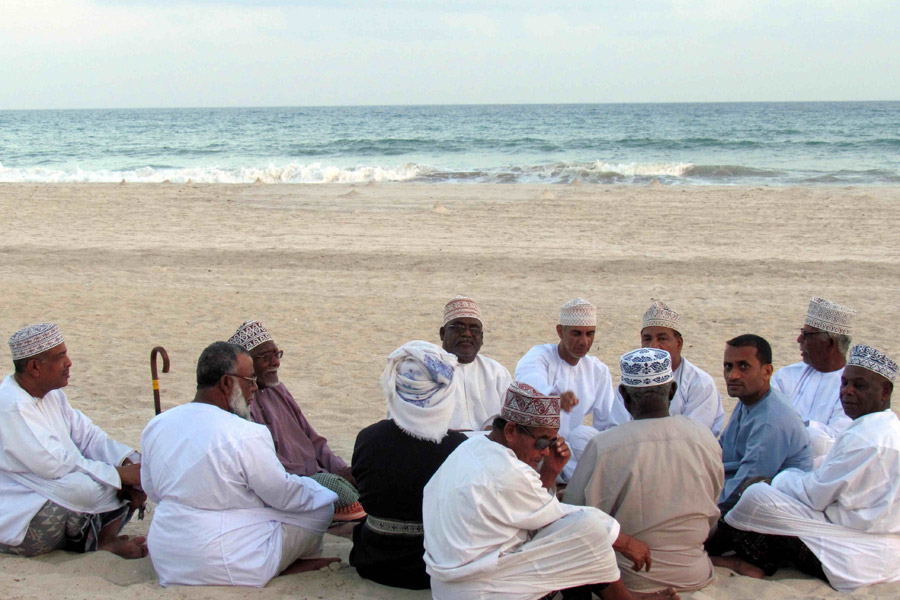 Oman Salalah Gespräche am Strand